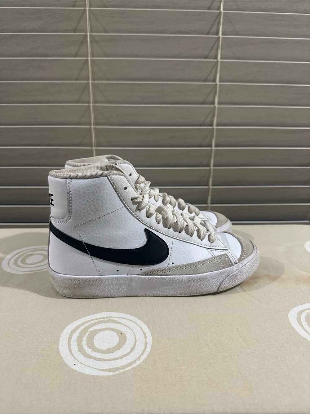 KIDS NIKE BLAZER WHITE SZ 4.5Y USED NO BOX